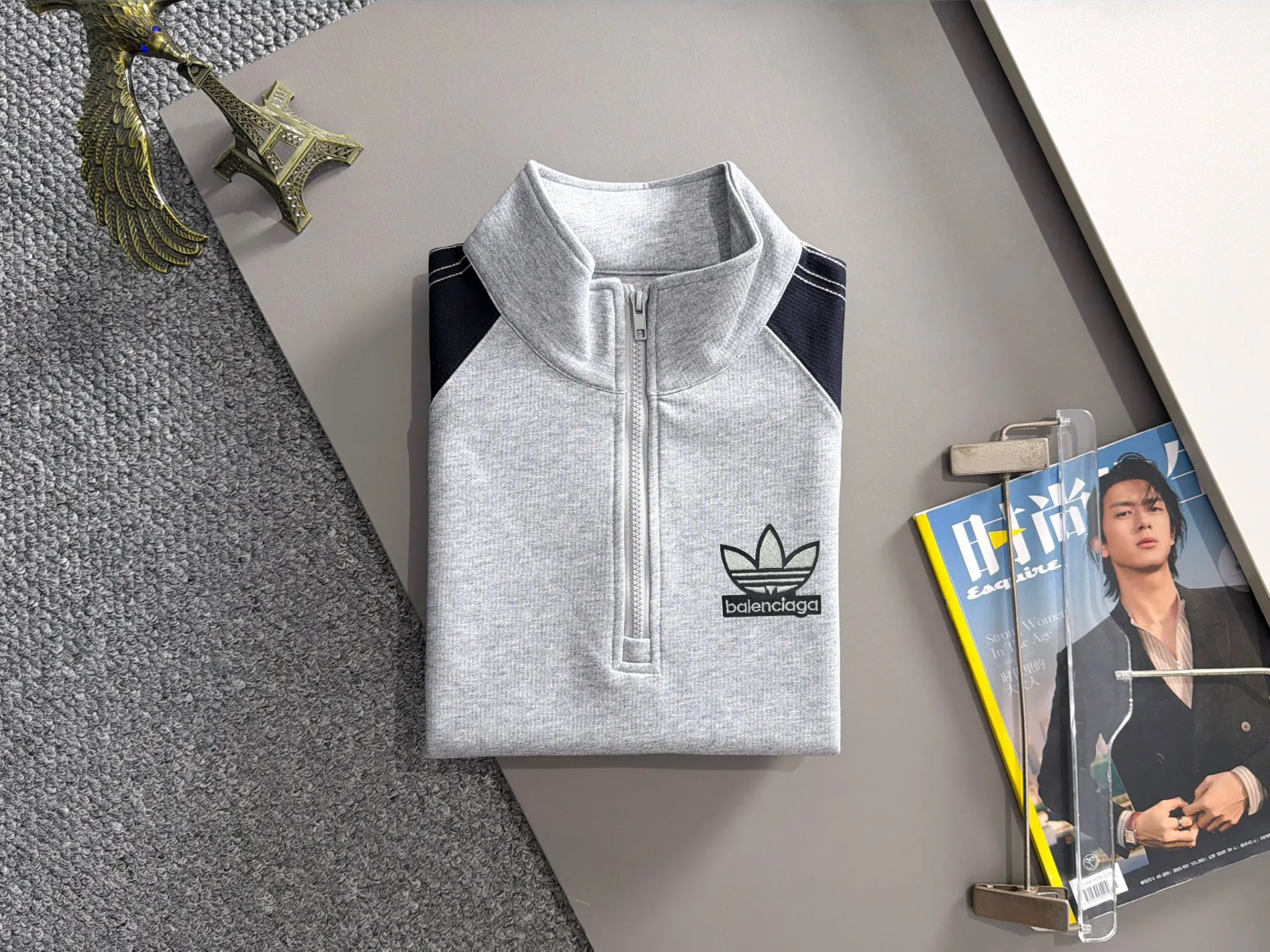 Paris Clover exclusively launches the 2026 autumn and winter New Arrival long-sleeved sweatshirts for men and women. Same Style. Many stars have the same style. Craftsmanship that ordinary small workshops cannot copy. No matter in terms of materials, detail restoration and craftsmanship, we are not afraid of any challenges, just to provide you with wonderful products. Compare the top Original versions at will. No expense is spared just to make it better. Unique imported fabric feel. Purely imported German machine production. Precision operation. Thousands of needles density. A complete set of New Arrival accessories with three standards can be customized simultaneously. Versatile upper body is fashionable, a perfect choice for autumn and winter, and a must-have item. Sizes table: M-4XL (please state your height and weight when placing an order)